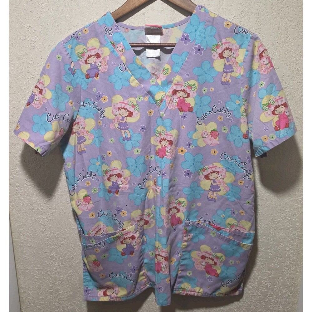 Strawberry Shortcake Scrub Top M Cute n Cuddly Cartoon Nurse  VTG 2006